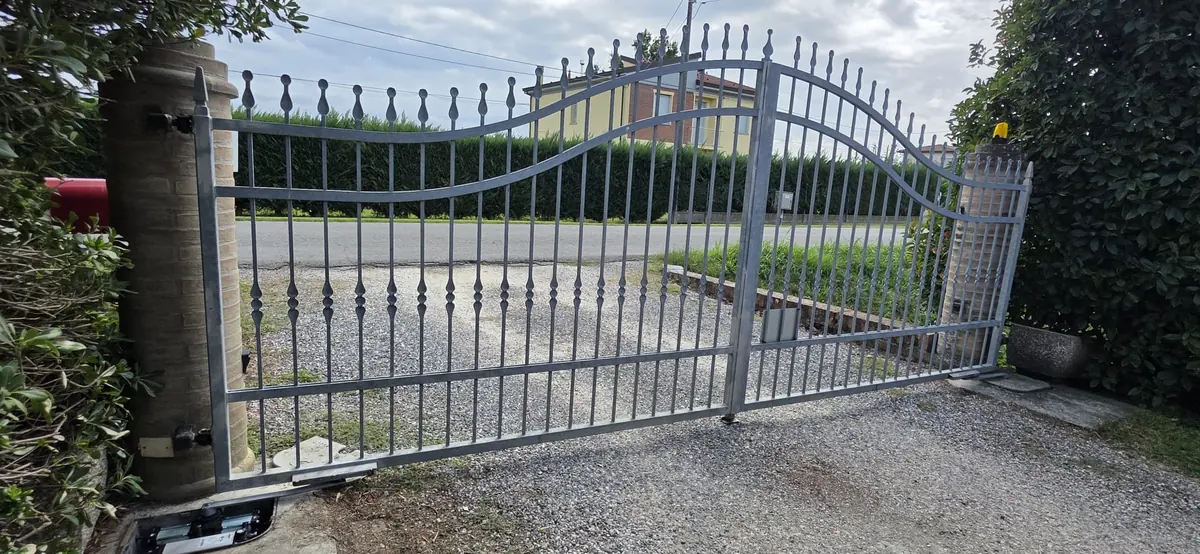 Cancello a battente ad arco in ferro zincato – Conselice