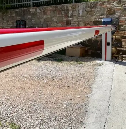 Sbarra automatica con asta bianca e rossa – Massa Lombarda